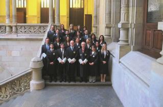 Los 18 nuevos letrados con la Sala de Gobierno del TSJ de Cataluña